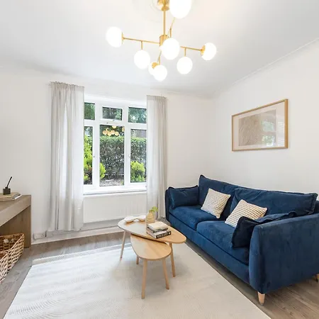 Modern 2-bedroom In Apartment *