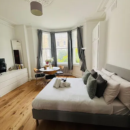 Heart Of Kensington Apartment