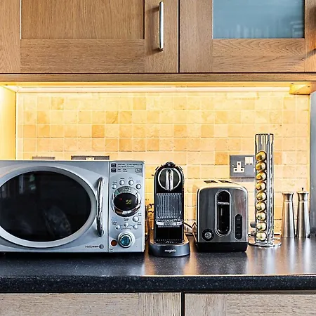 Stylish West Kensington Flat With Character