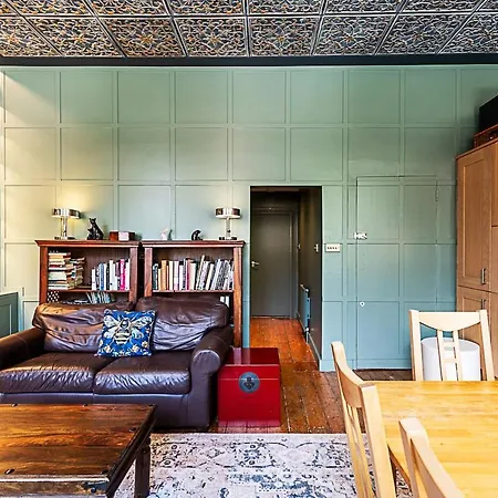Stylish West Kensington Flat With Character *