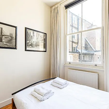 Apartment Stylish West Kensington Flat With Character