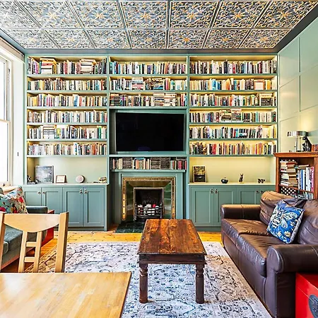 Stylish West Kensington Flat With Character Apartment London
