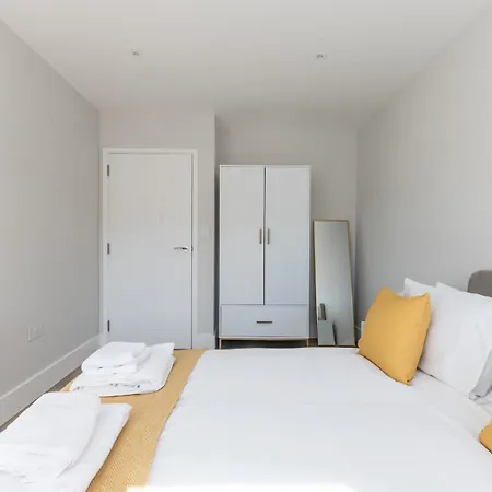 Pass The Keys Chic Retreat London 1 Minute To Station Surbiton