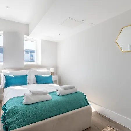 Pass The Keys Chic Retreat London 1 Minute To Station Surbiton