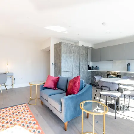 Apartment Pass The Keys Chic Retreat London 1 Minute To Station