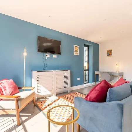 Pass The Keys Chic Retreat London 1 Minute To Station Apartment *