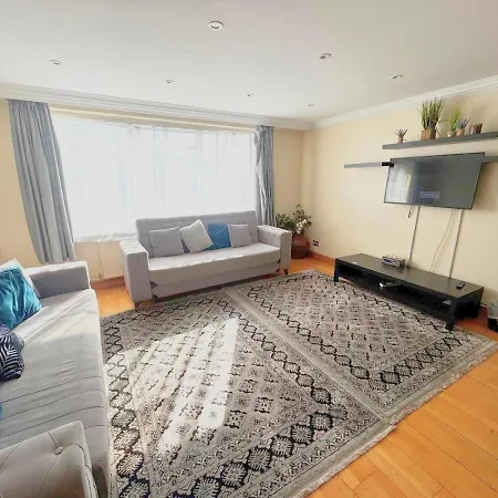 Spacious 3br Near Attractions! *