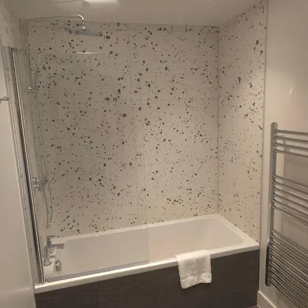 Roomspace Serviced -oasis Way Apartment