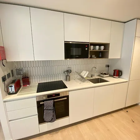 Roomspace Serviced -oasis Way Apartment *