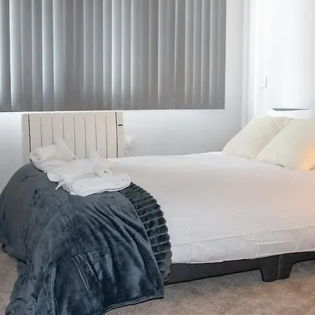 Apartment Luxury 1br Flat Near Heathrow Harmondsworth