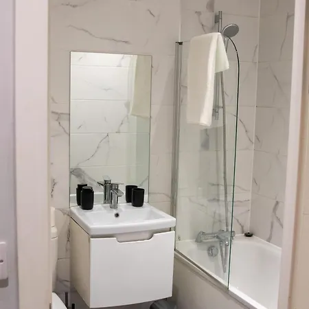 Luxury 1br Flat Near Heathrow Harmondsworth
