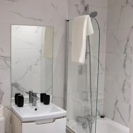 Apartment Luxury 1br Flat Near Heathrow Harmondsworth