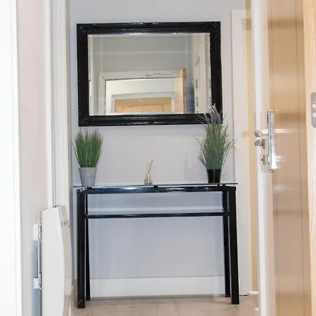 Luxury 1br Flat Near Heathrow * Harmondsworth