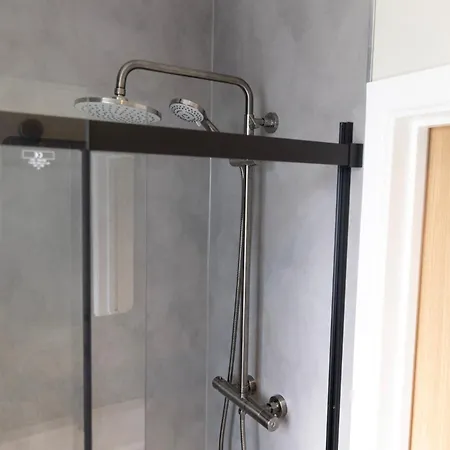 Brand New Gem Sleeps 3 Apartment *