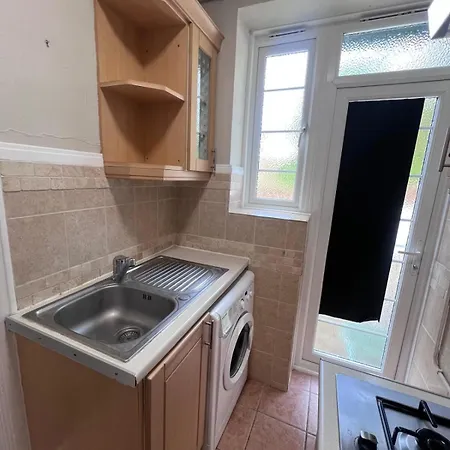 Cosy Elmhurst Retreat * Croydon