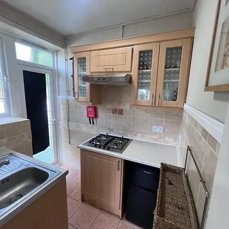 Cosy Elmhurst Retreat Croydon
