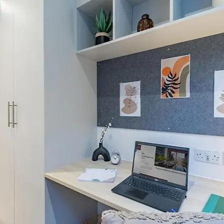 Apartment Compact Comfort Bronze In Paddington London