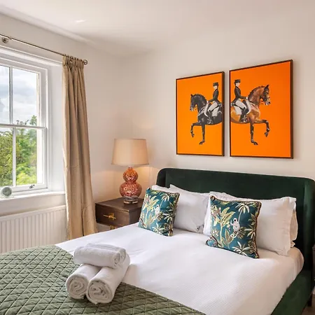 Cosy Modern Flat In Hampton Wick With Thames Views