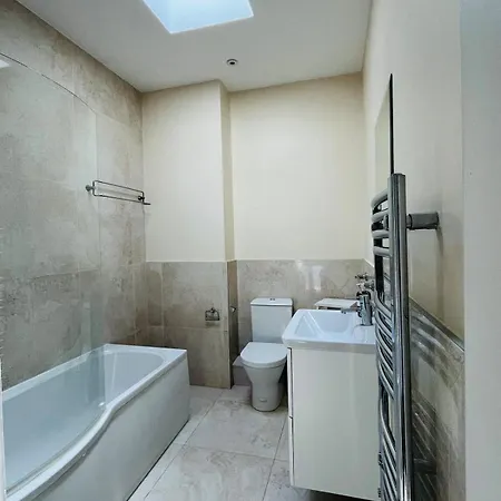 Bright 3br House In