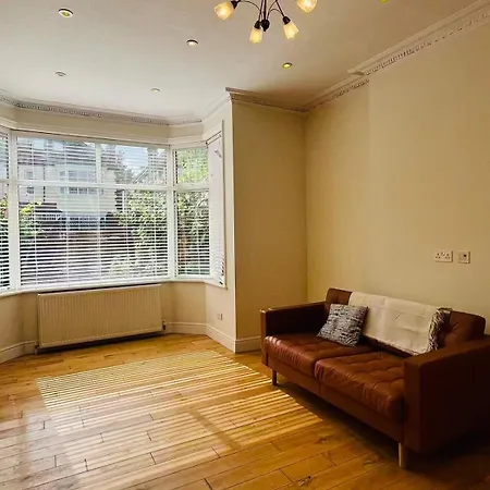 Bright 3br House In Сasa de vacaciones