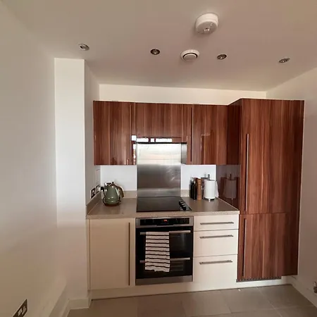 1-bedroom With Private Balcony Near Overground *