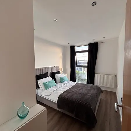 Apartment 1-bedroom With Private Balcony Near Overground Enfield