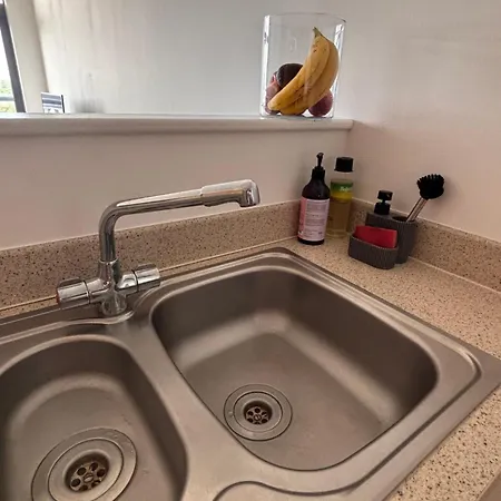 1-bedroom With Private Balcony Near Overground Apartment Enfield