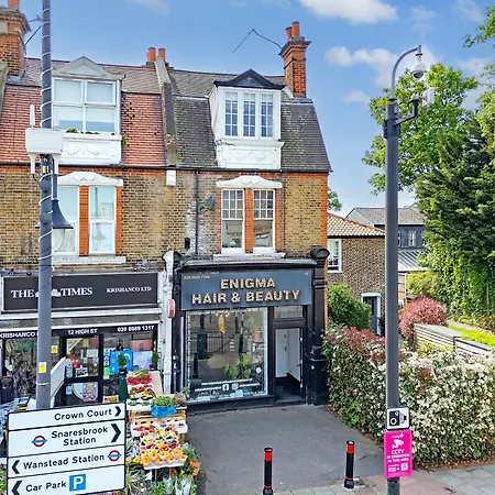 Apartment Wanstead Gem! Bright, Cosy & Immaculate 1 Bed On The High Street! *