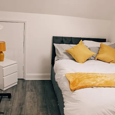 Flat In Shepherd's Bush * London