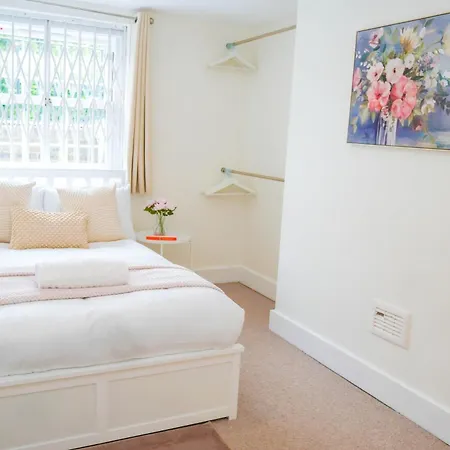 Spacious 2 Bedroom Flat For 6 With Garden Access In Brixton And Stockwell Apartment *