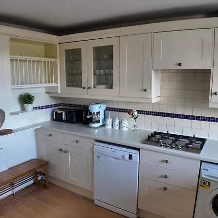 Spacious 5br 3ba Duplex In Prime Zone 2 Near Tube And River *