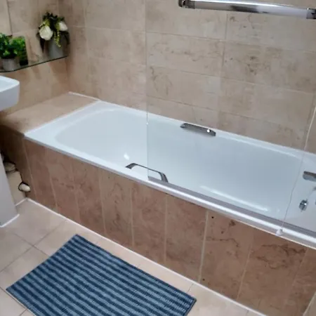 Spacious 5br 3ba Duplex In Prime Zone 2 Near Tube And River Apartment London