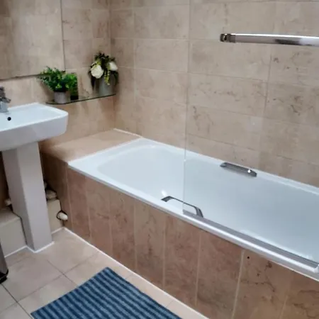 Spacious 5br 3ba Duplex In Prime Zone 2 Near Tube And River