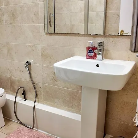 Spacious 5br 3ba Duplex In Prime Zone 2 Near Tube And River Apartment *