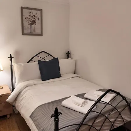 Spacious 5br 3ba Duplex In Prime Zone 2 Near Tube And River London