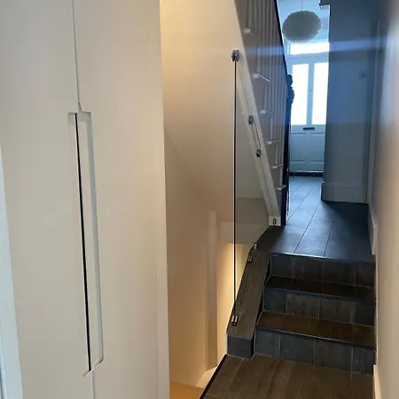 Modern Spacious Place Apartment *