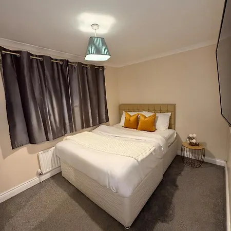 Cozy Two Bedroom In Welling *