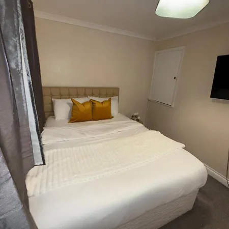 Cozy Two Bedroom In Welling Holiday home