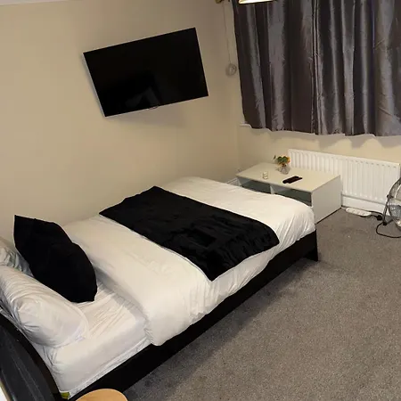 Cozy Two Bedroom In Welling *