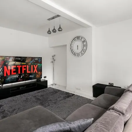 Modern & Spacious 4bd House