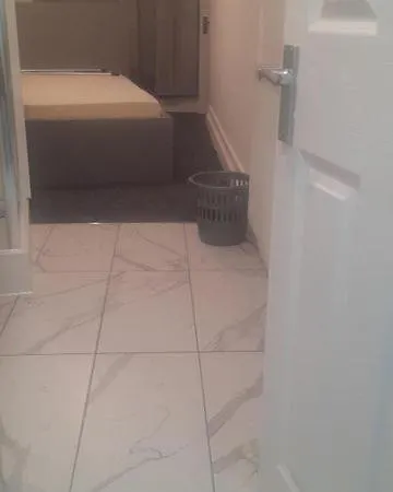 Modern Flat Heathway Dagenham