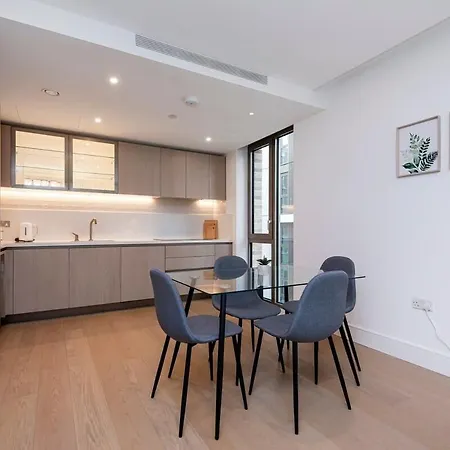 Lux And Large 2 Bed Battersea Power Station Londen
