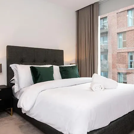 Lux And Large 2 Bed Battersea Power Station Appartement Londen
