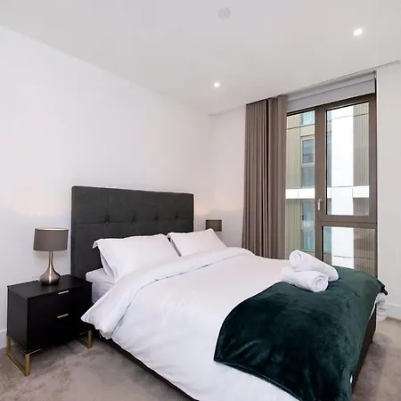 Lux And Large 2 Bed Battersea Power Station