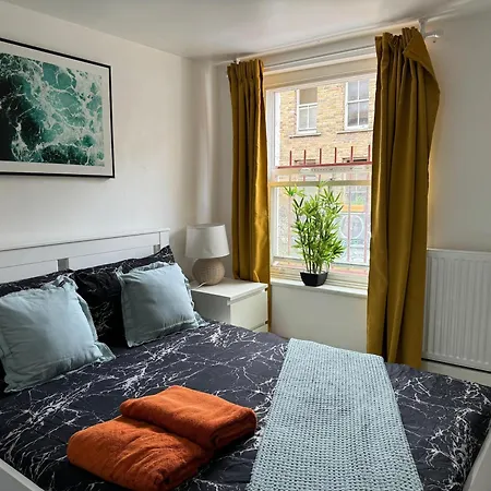 1 Bedroom Stunning In Bricklane * London