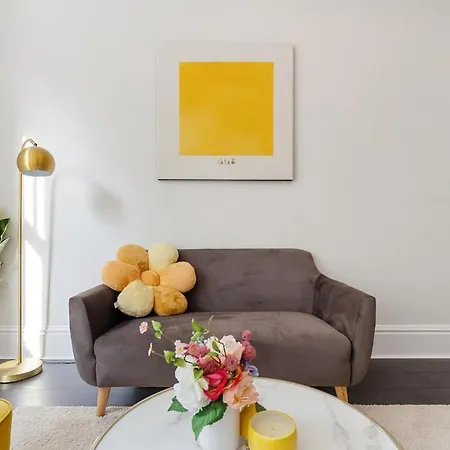 Hyde Park Nottingin Arty Flat
