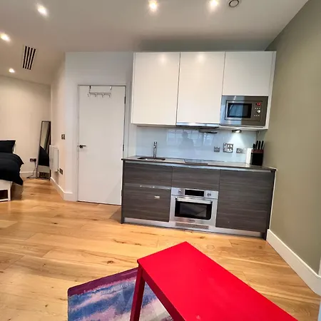 Apartment Modern Flat In Near Heathrow