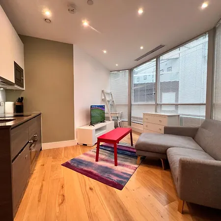Apartment Modern Flat In Near Heathrow Hounslow