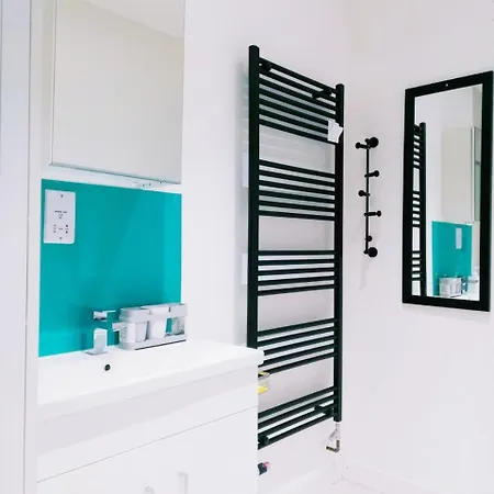 Spacious Flat London, 250m To Tube, 15 Min To Kensington Apartment