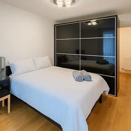 East Side 2 Bed Duplex 公寓 *